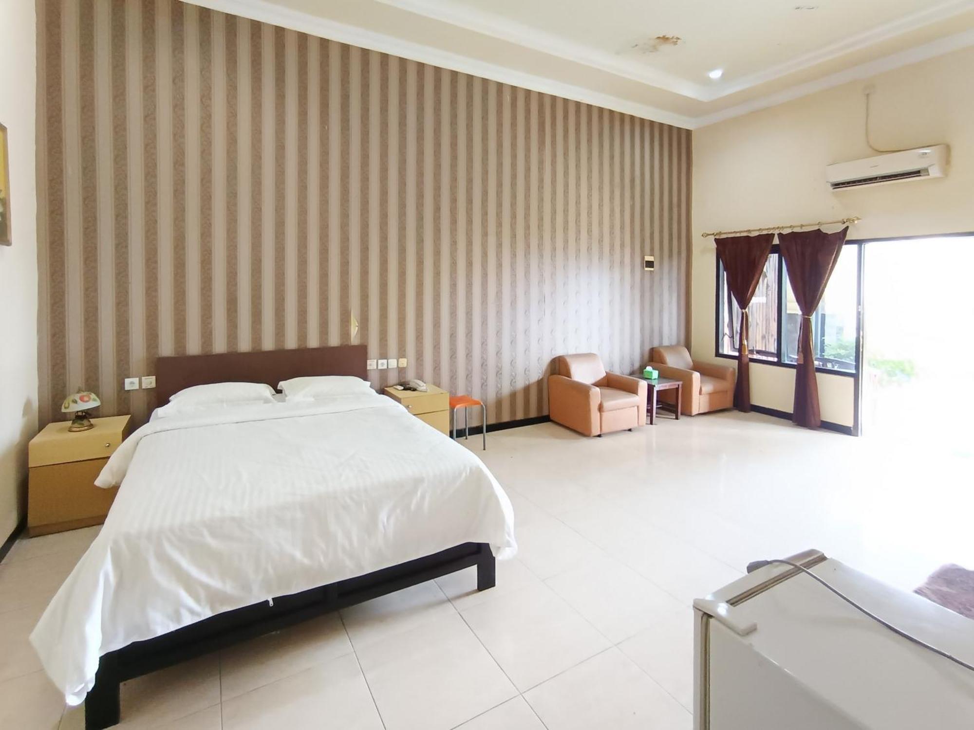 Gita Puri Redpartner Blitar Hotell Eksteriør bilde