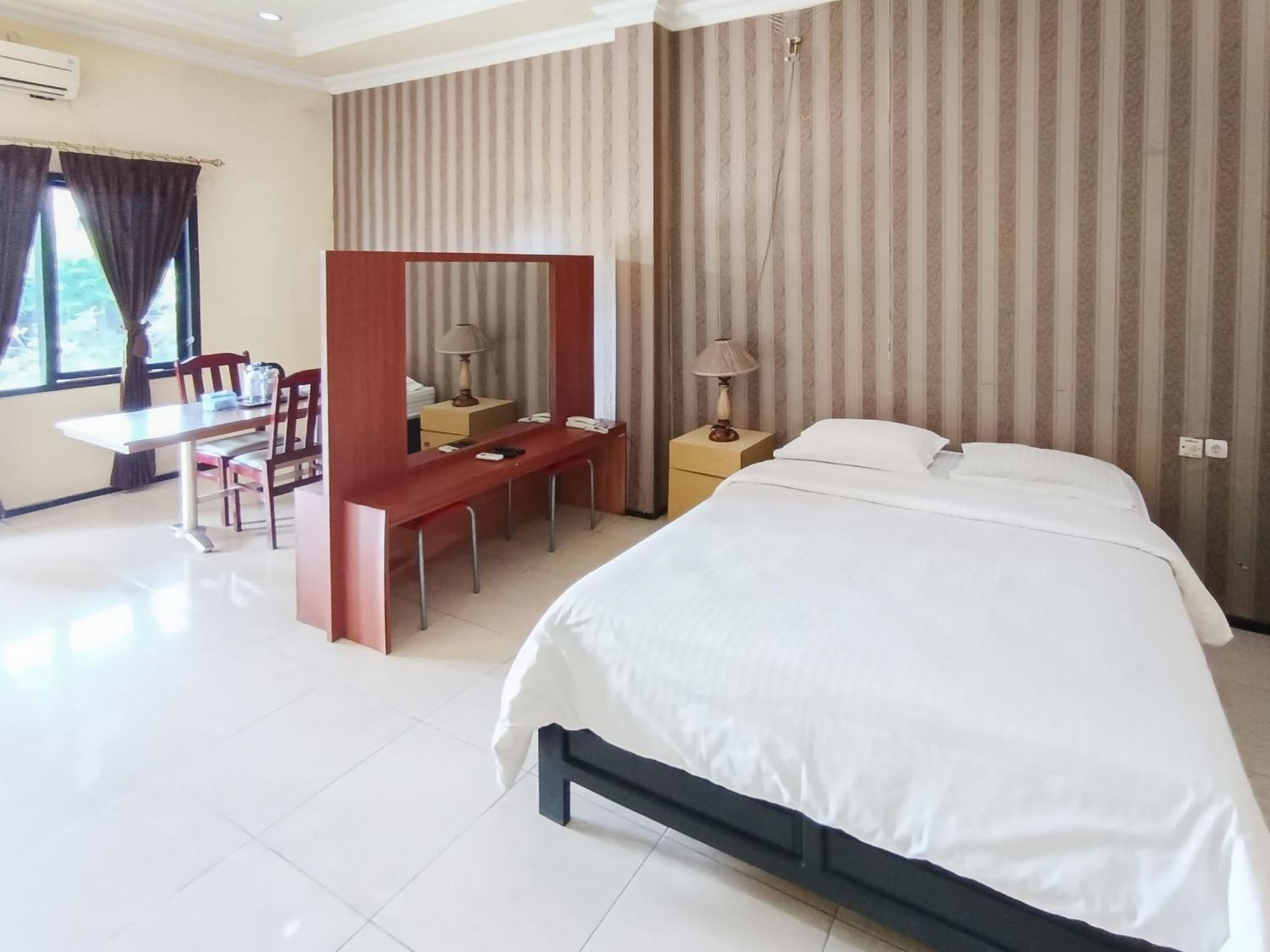 Gita Puri Redpartner Blitar Hotell Eksteriør bilde