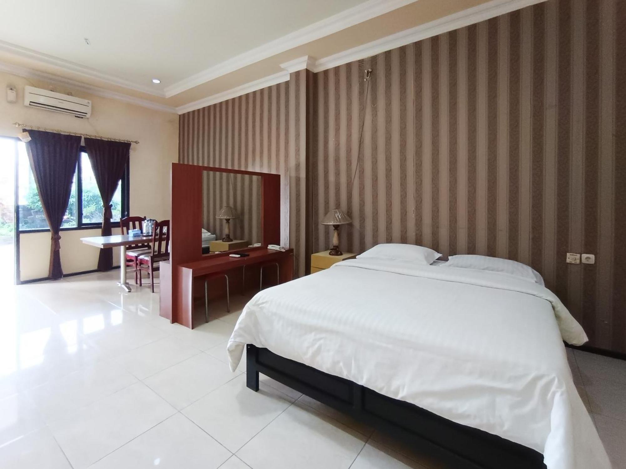 Gita Puri Redpartner Blitar Hotell Eksteriør bilde