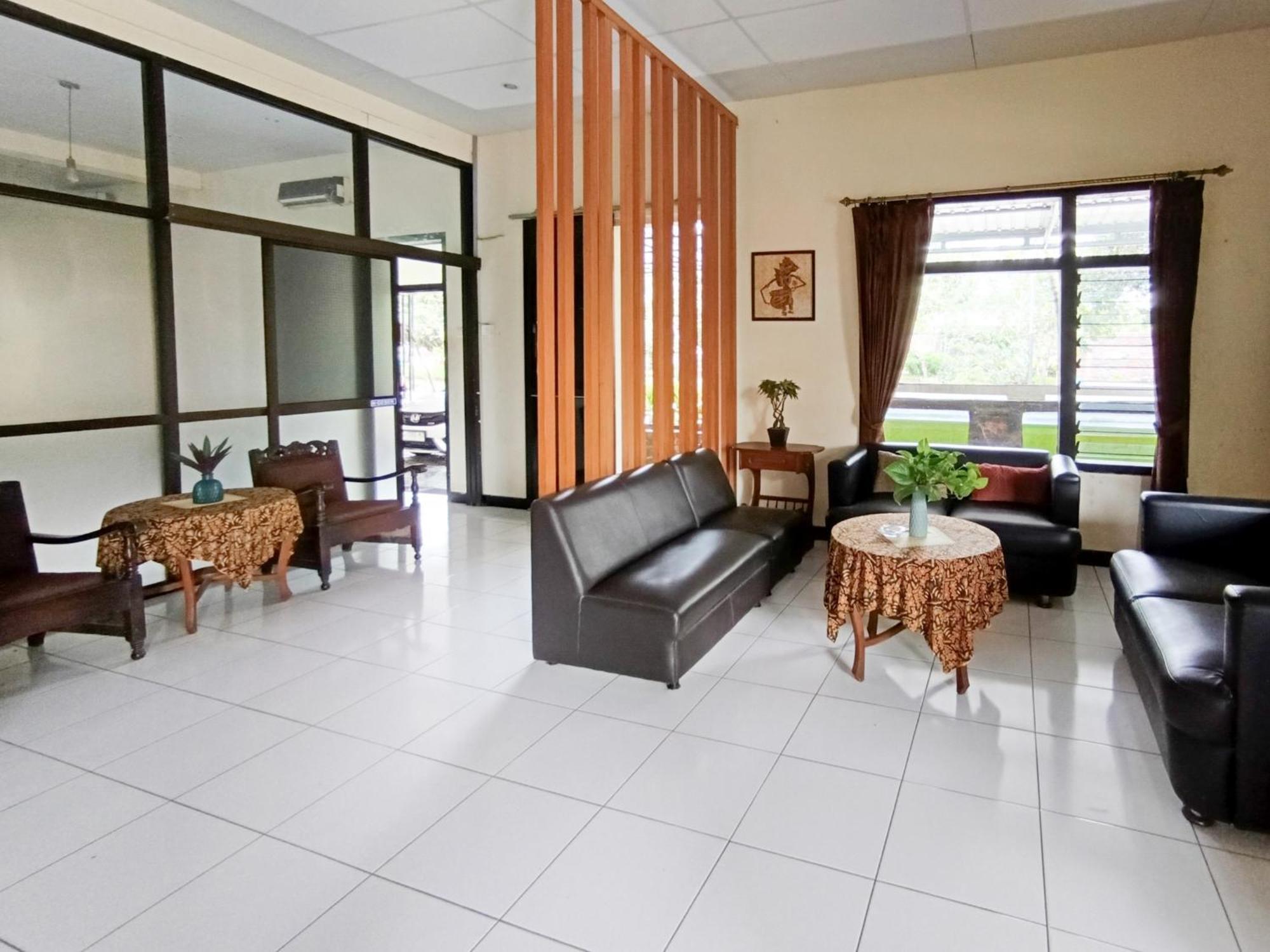 Gita Puri Redpartner Blitar Hotell Eksteriør bilde