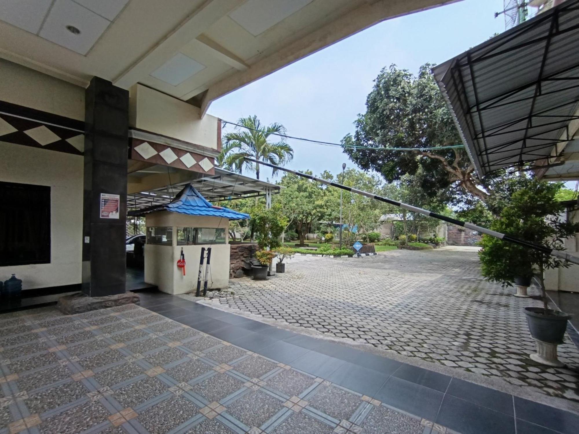 Gita Puri Redpartner Blitar Hotell Eksteriør bilde