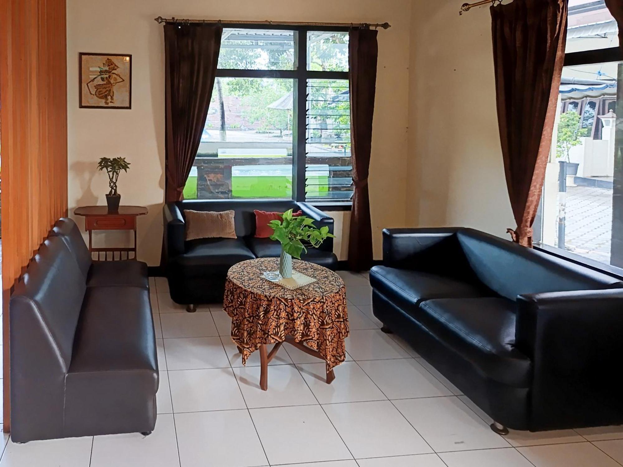 Gita Puri Redpartner Blitar Hotell Eksteriør bilde