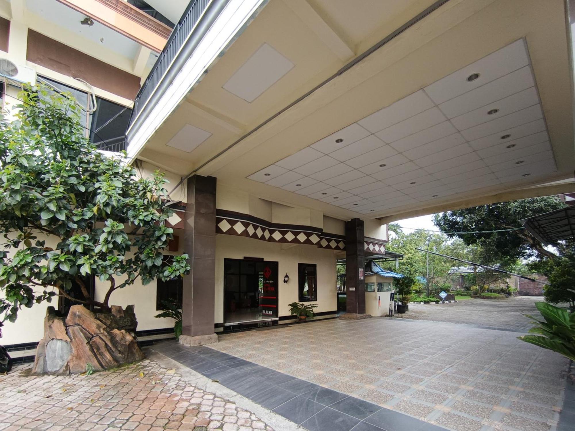 Gita Puri Redpartner Blitar Hotell Eksteriør bilde
