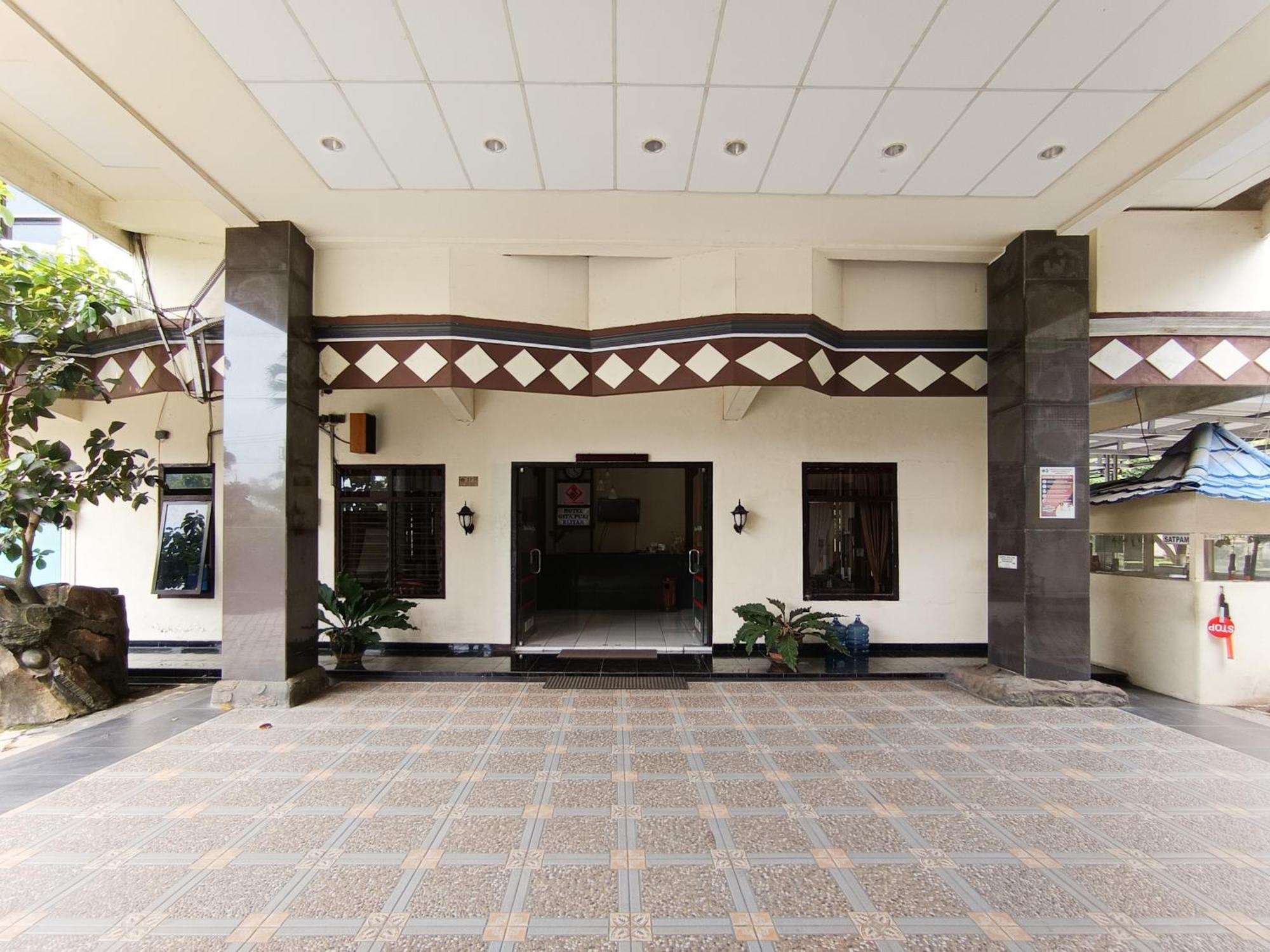 Gita Puri Redpartner Blitar Hotell Eksteriør bilde