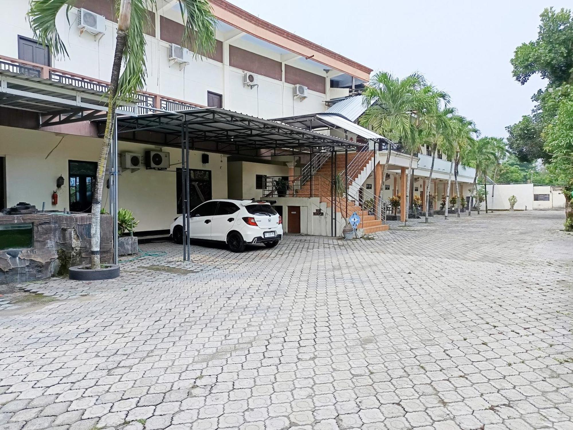Gita Puri Redpartner Blitar Hotell Eksteriør bilde